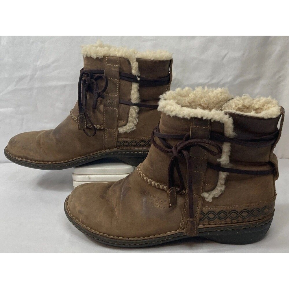 UGG Caspia Size 10 Brown Leather Ankle Booties Sheepskin Lined SN 5136